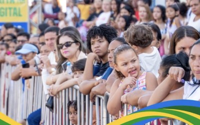 Mais de 8 mil pessoas participam do desfile de 7 de Setembro no ponto alto da Semana da Pátria em Caxias reunindo grande público