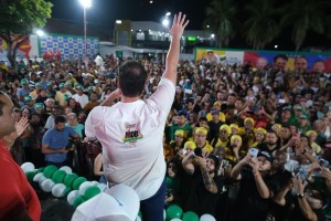 Com agenda intensa no fim de semana, Orleans Brandão reúne multidões em Bacabal e Coroatá