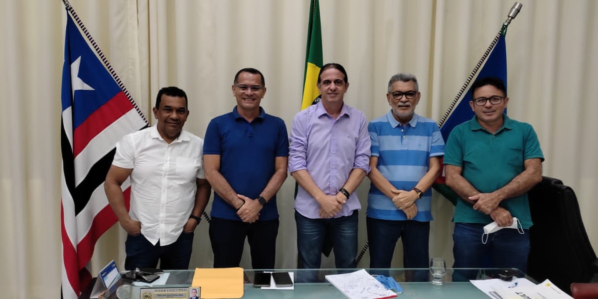 Vereador professor Chiquinho se reúne com lideranças políticas no gabinete do prefeito Fábio Gentil para tratar sobre demandas para o município