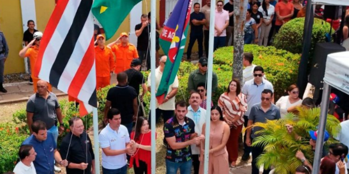 Nos 202 anos da Adesão à Independência, Prefeitura entrega ônibus escolar e assina ordem de serviço para reforma de 03 ginásios