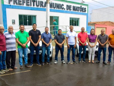 Prefeito Nonatinho, realiza entrega dois veículos para a Secretaria Municipal de Educação