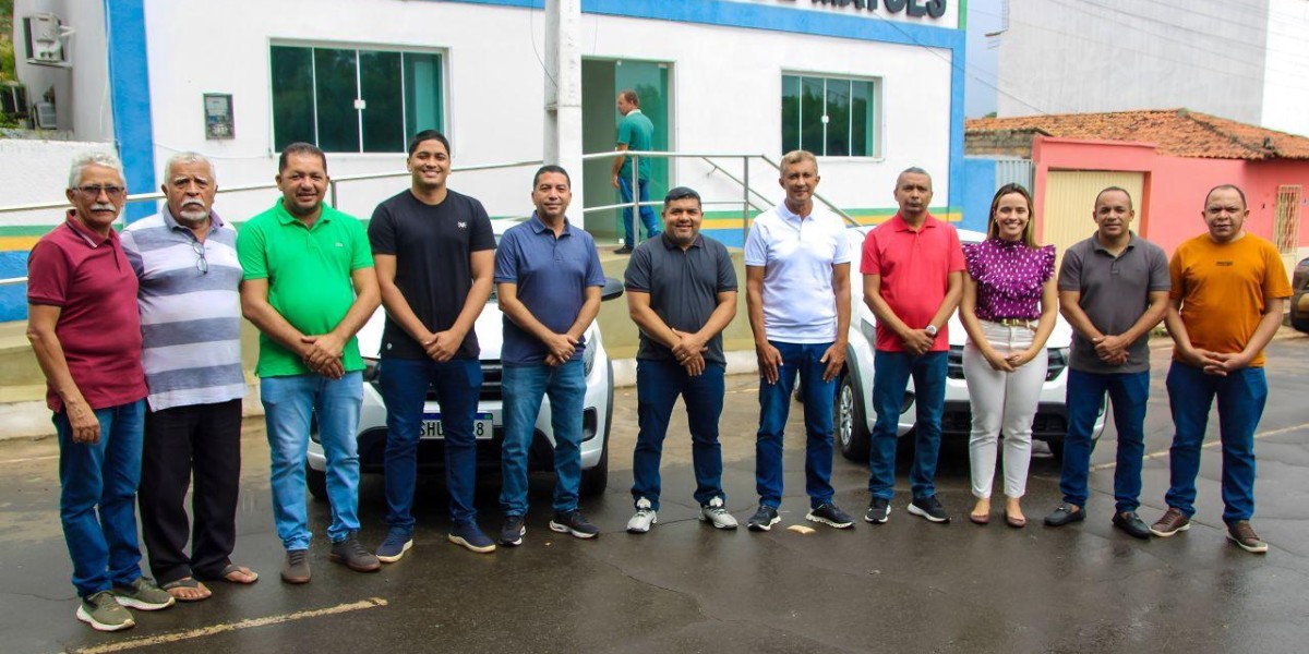 Prefeito Nonatinho, realiza entrega dois veículos para a Secretaria Municipal de Educação