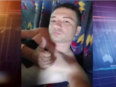 Corpo de jovem assassinado é levado para porta da delegacia em protesto no MA