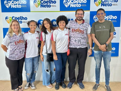 Secretário de comunicação recebe a comissão das alunas Geiza, Isadora e Isabella da escola Maria Regueira, em Coelho Neto