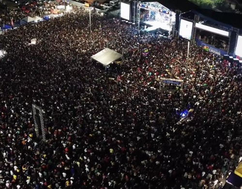 Caxias comemora 203 anos com multidão de mais de 70 mil pessoas e shows que marcaram a história da cidade