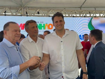 Prefeito Nonatinho recebe do governador Carlos Brandão, Ambulância e Viatura da PM para a cidade de Matões