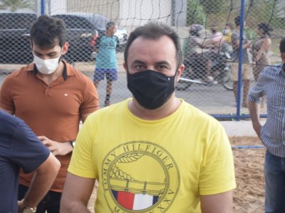 Após solicitação do vereador Teódulo Aragão, a quadra de vôlei de areia do bairro Cohab foi inaugurada