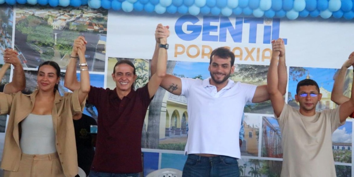 Prefeito eleito Gentil Neto, comemora vitória nas eleições, entregando cestas básicas para a população de Caxias