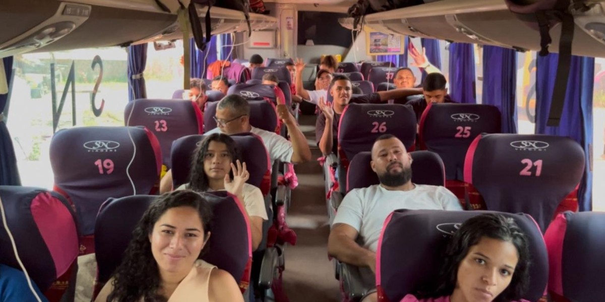 Atletas de São João do Sóter embarcam para disputar a Taça das Favelas Nacional em São Paulo