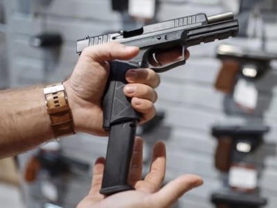 Porte de arma é aprovado para 10 novas profissões no Brasil e autorização vai ficar mais fácil