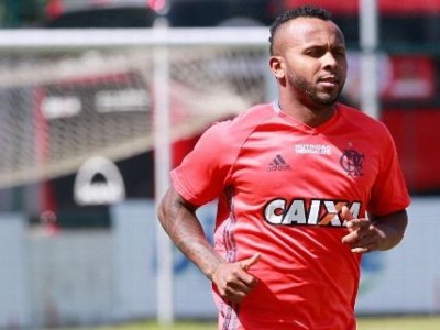 Caxiense ex-Flamengo e Corinthians venceu desconfiança pelo futebol