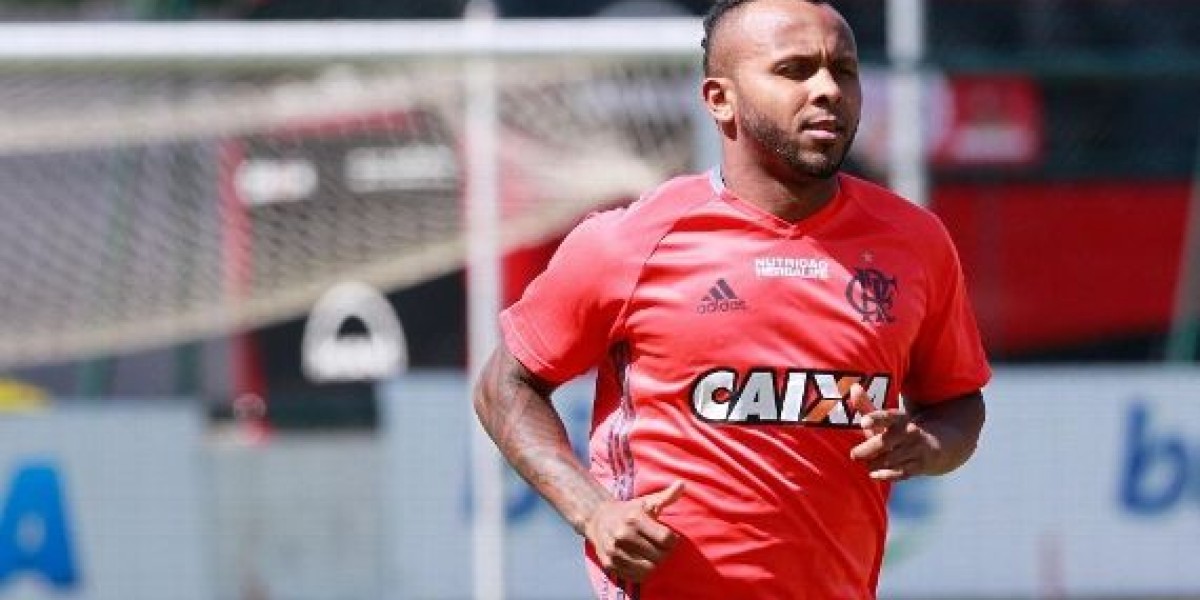 Caxiense ex-Flamengo e Corinthians venceu desconfiança pelo futebol