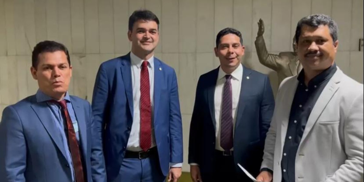 Em Brasília, presidente da UNIVIMAR, e o primeiro secretário se reúnem com Rubens Junior e Paulo Marinho Junior para tratar da criação da PEC da instituição