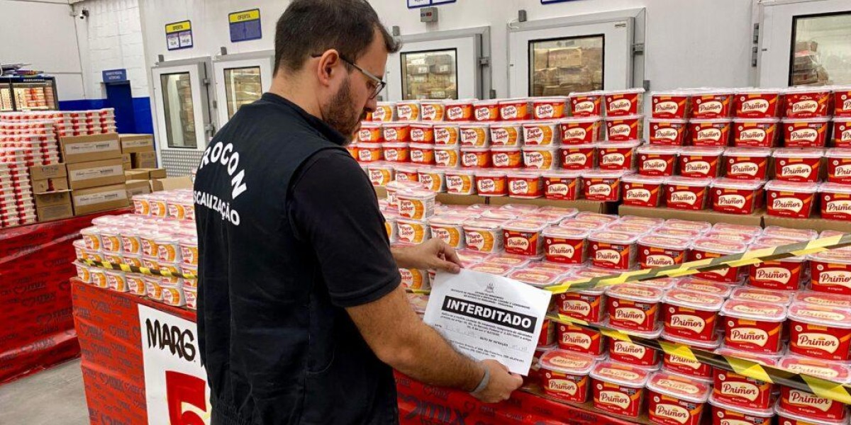 Durante rota de fiscalização pelo Maranhão, PROCON/MA interdita setores do Mix Mateus em Caxias