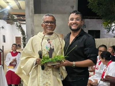 Vereador  Irmão Wellisson  presta homenagem para o padre Luiz Carlos em Gonçalves Dias 