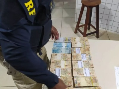 PRF apreende R$ 95 mil em carro com placas do Paraguai na BR-316, em Caxias