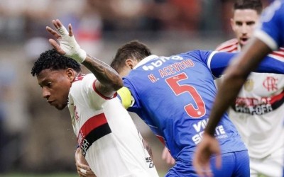 Flamengo vence Bahia e retorna para a liderança do Brasileiro