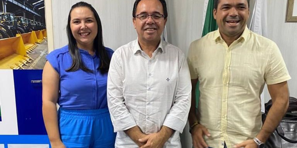 Prefeito de Gonçalves Dias, e primeira dama Gisele se reúnem com o superintendente da Codevasf, em busca de melhorias para o município