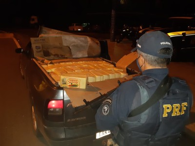 PRF apreende 700kg de queijo transportados de forma irregular durante a madrugada em Caxias