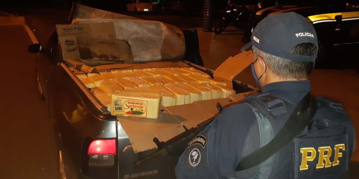 PRF apreende 700kg de queijo transportados de forma irregular durante a madrugada em Caxias