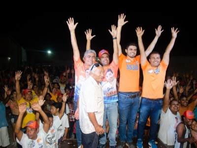 Expedito Carneiro mostra força política e reúne multidão de amigos em apoio a Pedro Neres e Edilázio no bairro Codó Novo