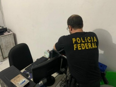 Polícia Federal prende homem que armazenava imagens de abuso sexual infantil; em algumas imagens o suspeito aparece praticando os abusos