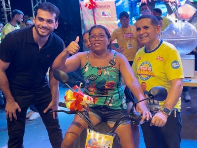 Multidão marca presença na Festa do Trabalhador em Caxias com sorteio de motos e grandes prêmios