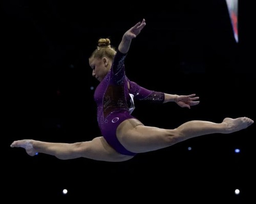 Após longa espera, Flávia Saraiva ganha medalha na trave no Mundial