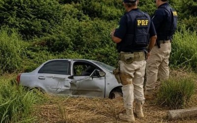     Carro sai da pista após tentativa de desvio e provoca tragédia na BR-316