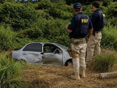     Carro sai da pista após tentativa de desvio e provoca tragédia na BR-316
