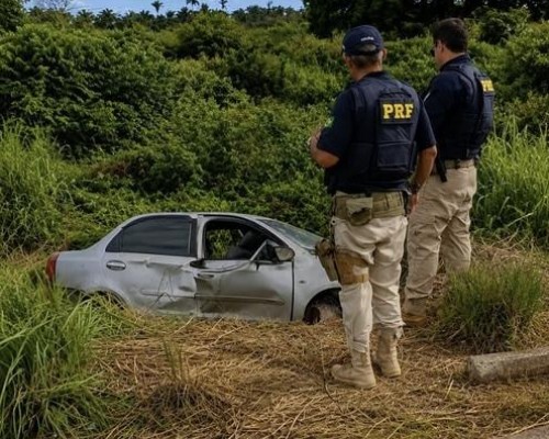     Carro sai da pista após tentativa de desvio e provoca tragédia na BR-316