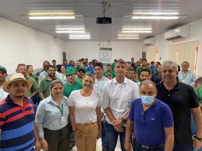 Cláudia Coutinho se reúne com colaboradores do grupo TG Agroindustrial, em Aldeias Altas