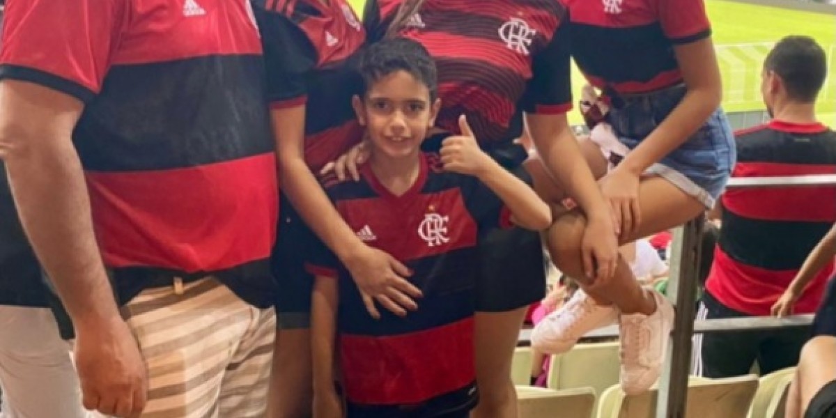 Articulador político Ironaldo Alencar e família reúnem-se para assistir ao jogo do Flamengo em Fortaleza