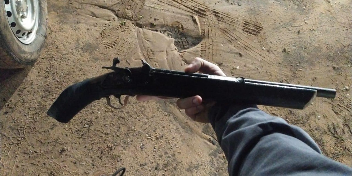 Polícia Militar realiza prisão e aprende arma de fogo durante Operação Bairro Seguro em Coelho Neto