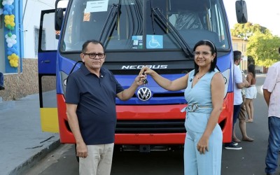 Parnarama recebe novo micro-ônibus para reforçar transporte de pacientes da rede pública de saúde