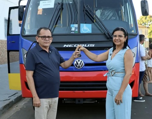 Parnarama recebe novo micro-ônibus para reforçar transporte de pacientes da rede pública de saúde