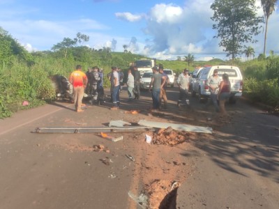 Transformador de energia cai de caminhão, atinge e mata casal na MA-386