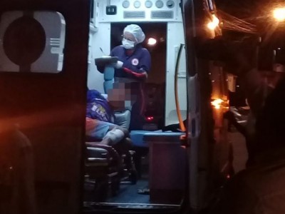 Homem é preso com arma de fogo e moto roubada durante perseguição policial em Caxias