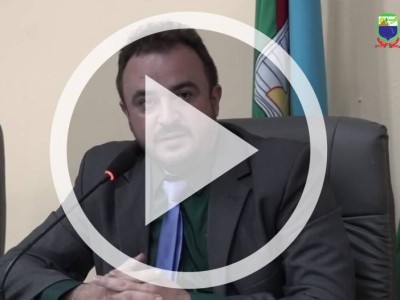 Presidente da Câmara de vereadores de Caxias Teódulo Aragão, se emociona ao falar do falecimento de Talmir Rosa