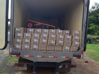 Caminhão com cerca de 12.000 kg de queijo é apreendido na BR-316, em Caxias
