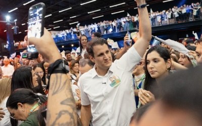 Orleans Brandão fortalece parceria com Marlon Botão e mobiliza apoiadores em encontro lotado na Vila Embratel