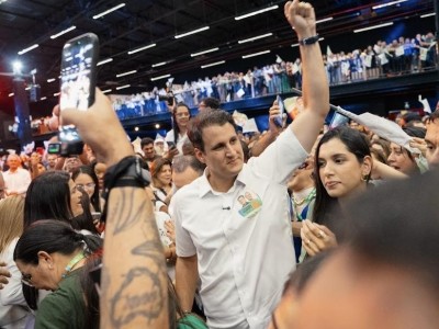 Orleans Brandão fortalece parceria com Marlon Botão e mobiliza apoiadores em encontro lotado na Vila Embratel
