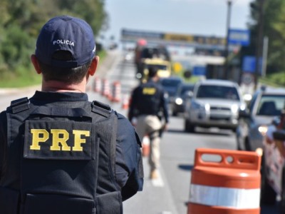 Homens são detidos pela PRF com santinhos, R$ 12 mil e caderno com dados de eleitores em Bacabeira