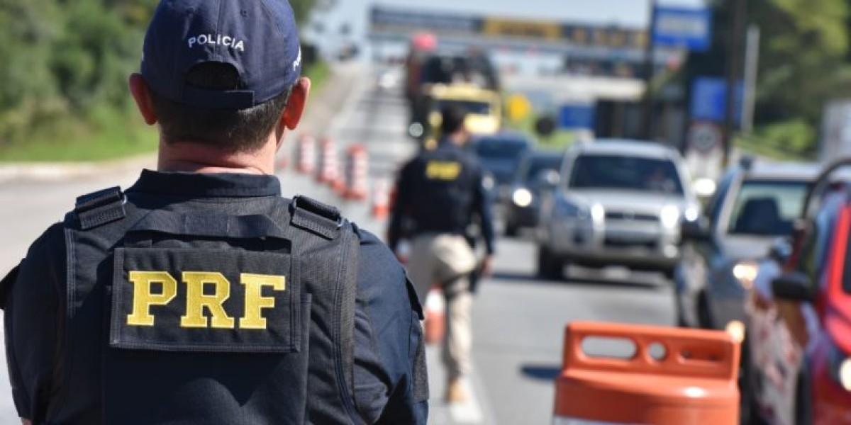 Homens são detidos pela PRF com santinhos, R$ 12 mil e caderno com dados de eleitores em Bacabeira