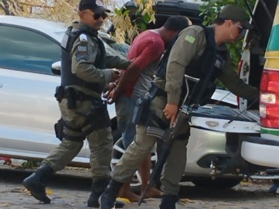 Assassino receberia R$ 5 mil para matar marido de secretária e deveria executar vítima na frente das filhas