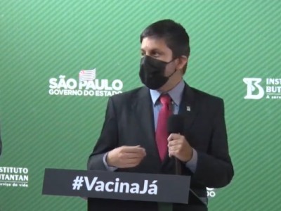 Butantan estuda aplicação de 3ª dose da Coronavac, diz diretor médico