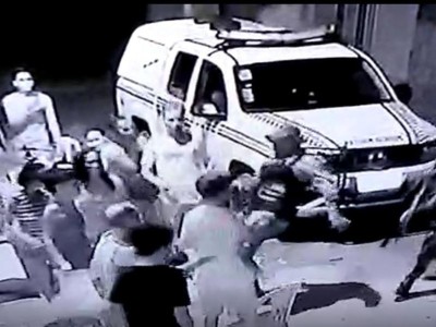 Vídeo: PM's são flagrados agredindo pessoas que participavam de aniversário em Rosário; Flávio Dino determinou afastamento dos policiais