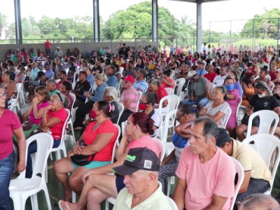 Em parceria com o governo do estado, prefeitura entrega óculos de grau para a população, em Matões