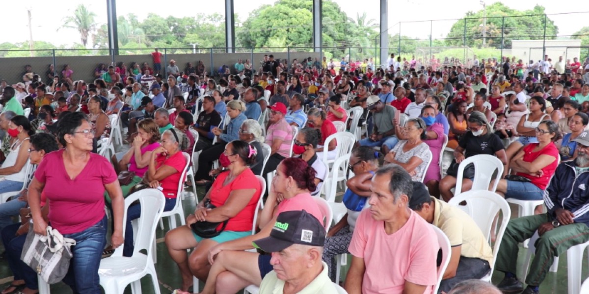 Em parceria com o governo do estado, prefeitura entrega óculos de grau para a população, em Matões