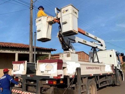 Prefeitura realiza manutenção de iluminação pública em Gonçalves Dias